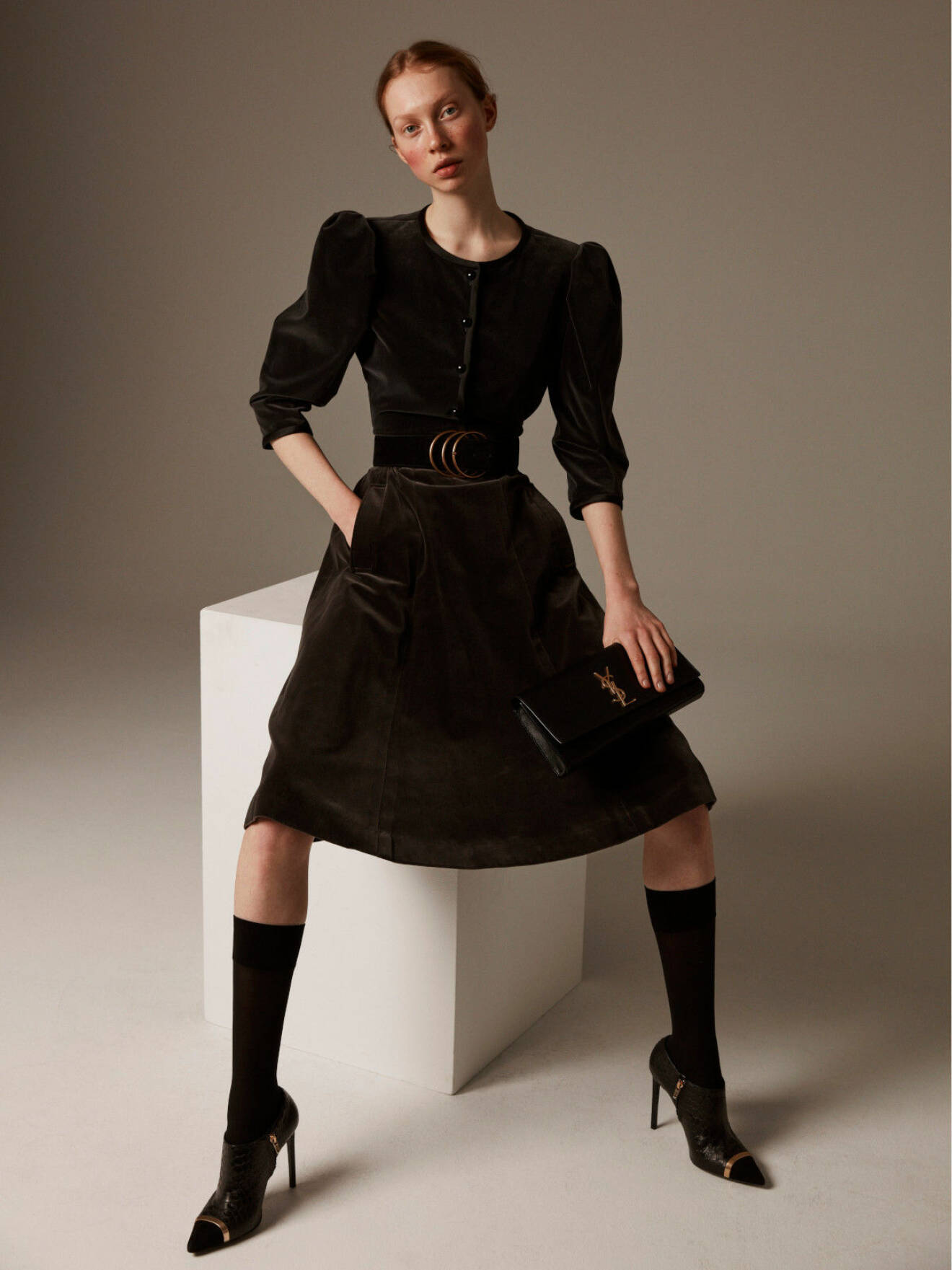 Jacka, kjol, skärp och väska, allt Yves Saint Laurent
