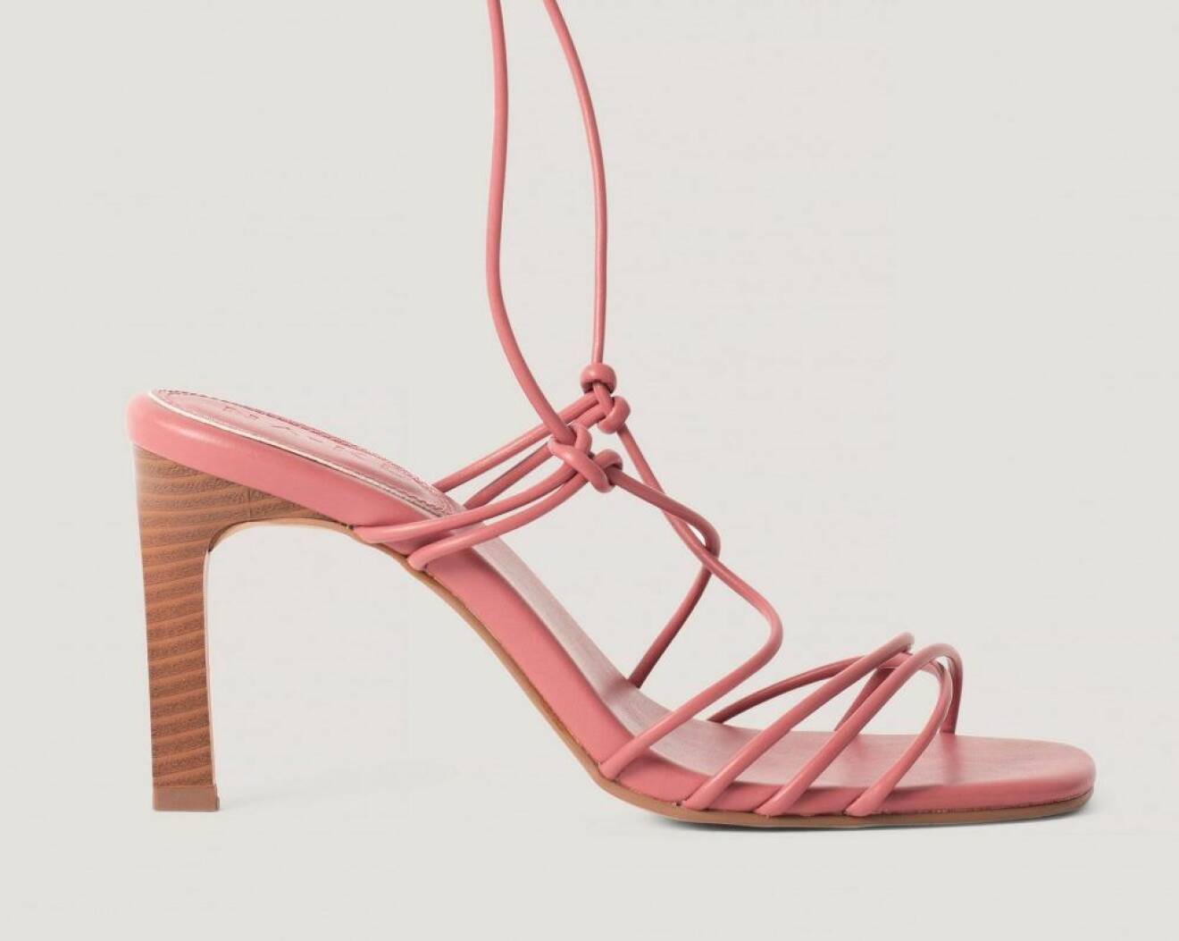 rosa sandalett med långa smala band från nakd