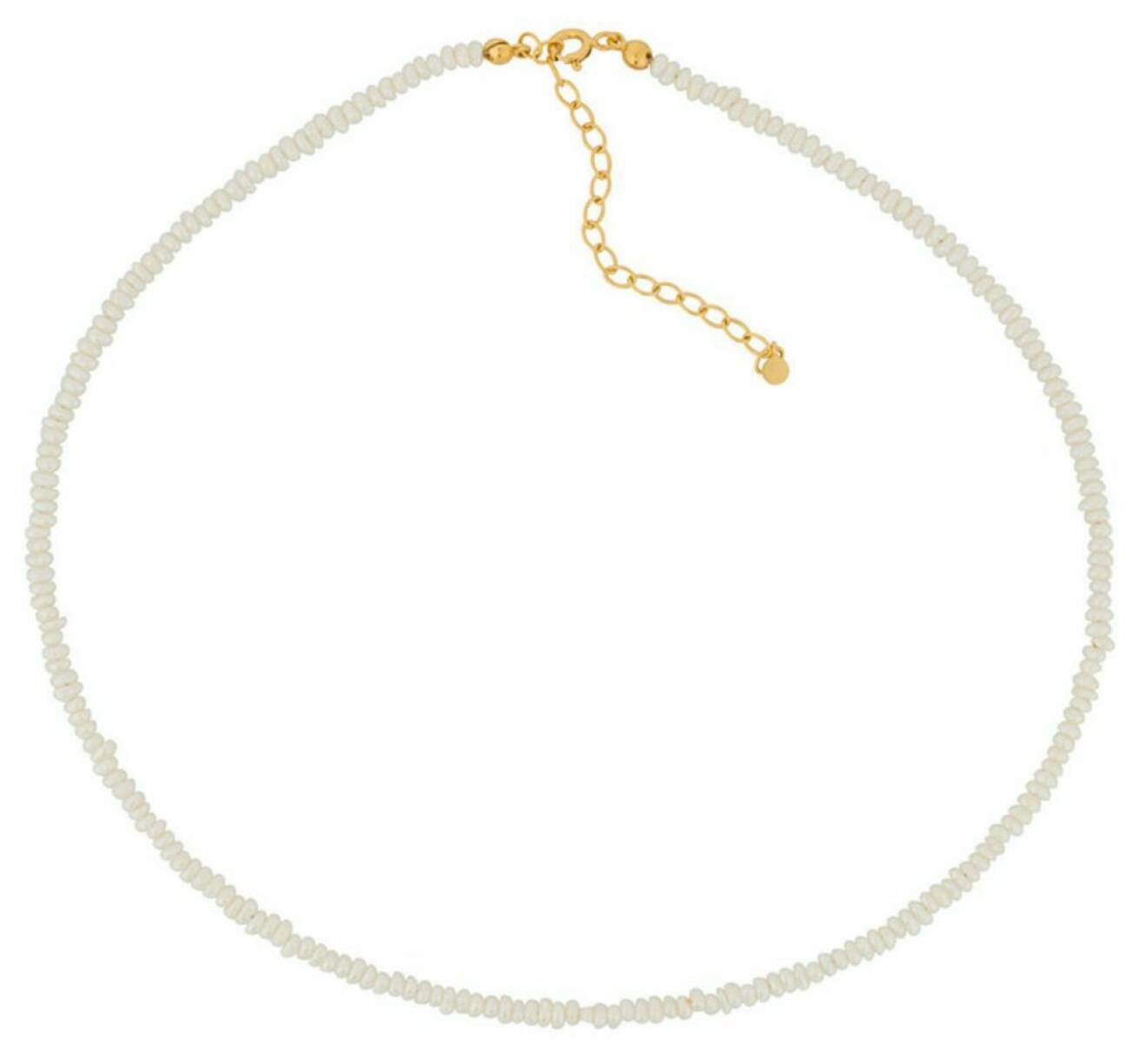 Halsband med pärlor från Pernille Cordyn.