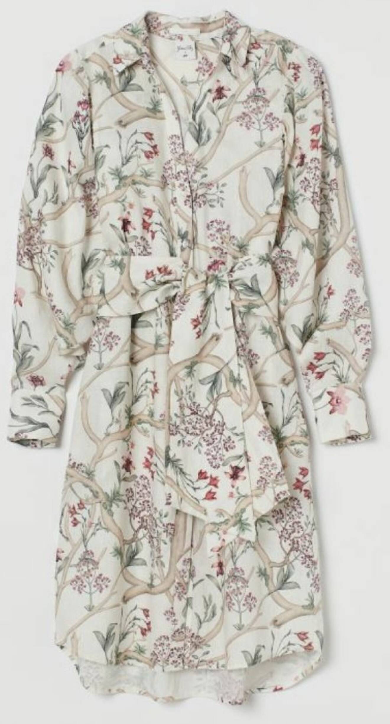 Blommig linneklänning i skjortmodell från Johanna Ortiz x H&M.