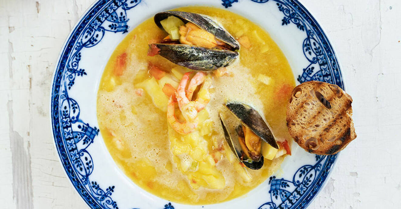 Bouillabaisse är en fransk soppa med fisk och skaldjur.