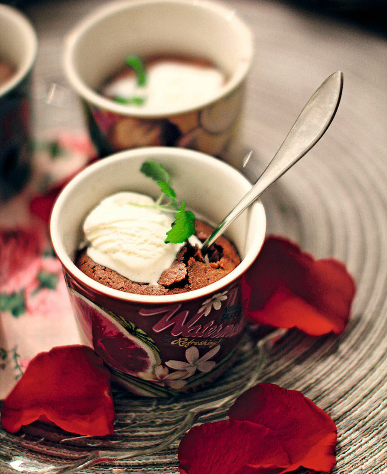 Varm chokladbakelse med vaniljglass.