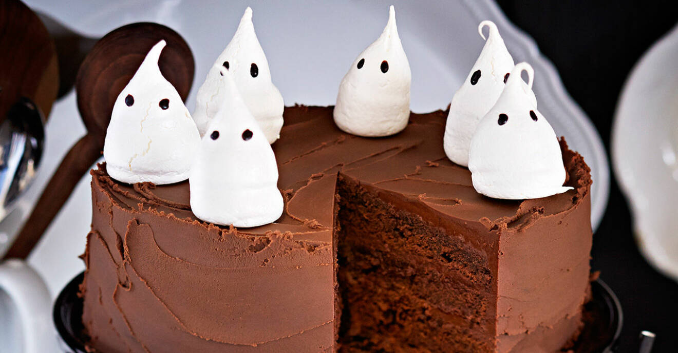 Leilas chokladtårta med spökmaränger.