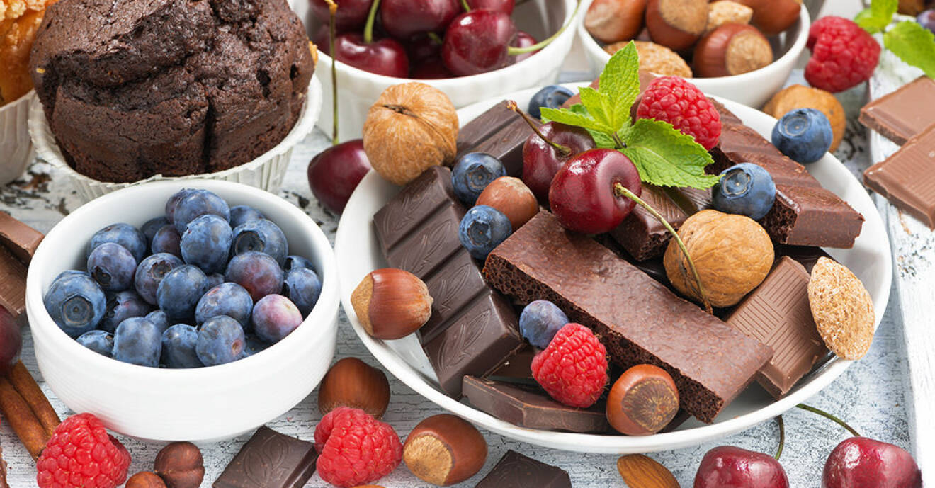 Choklad, nötter, frukt och bär är nyttigt.