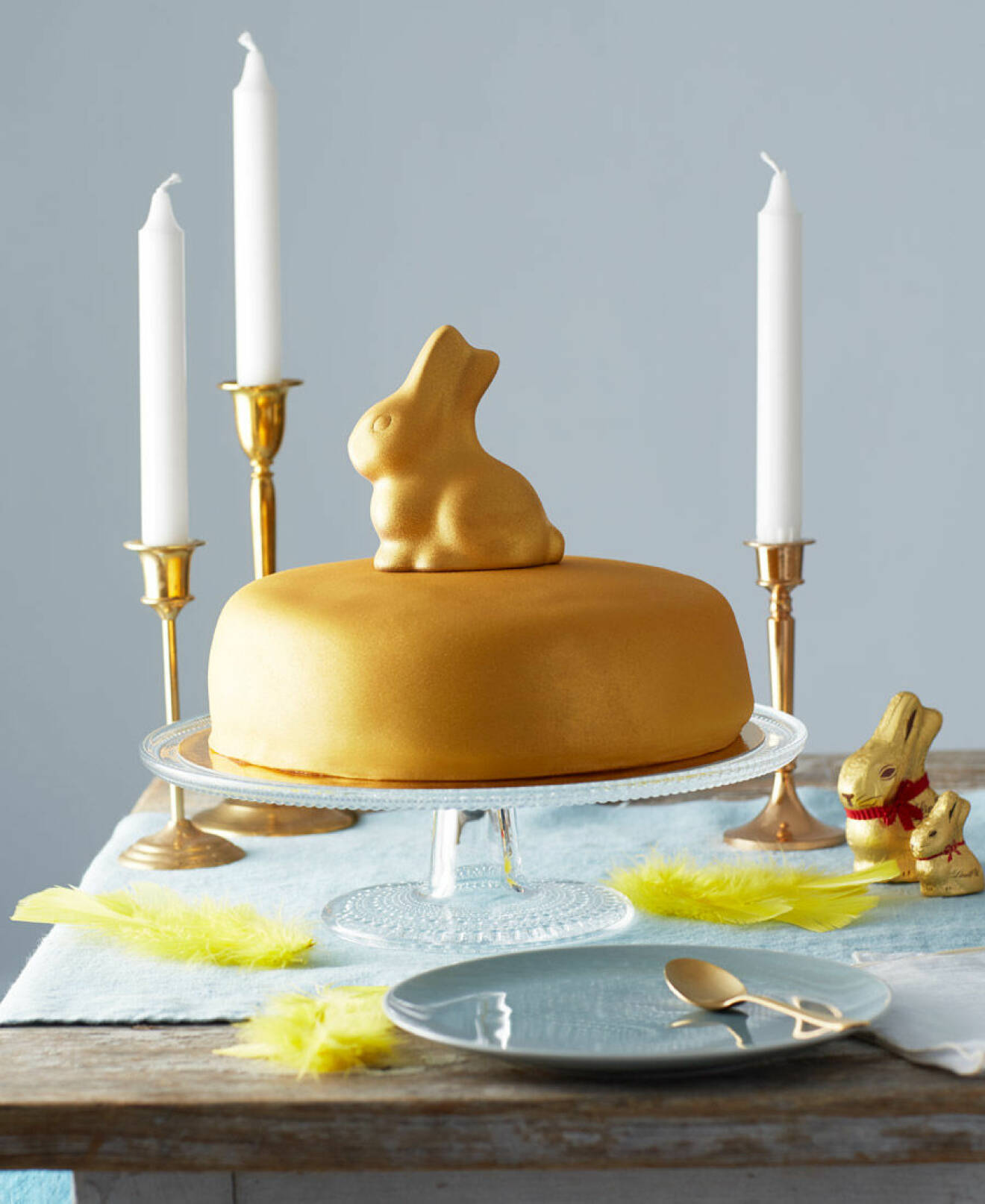 Glammiga tårta i glittrande guld.