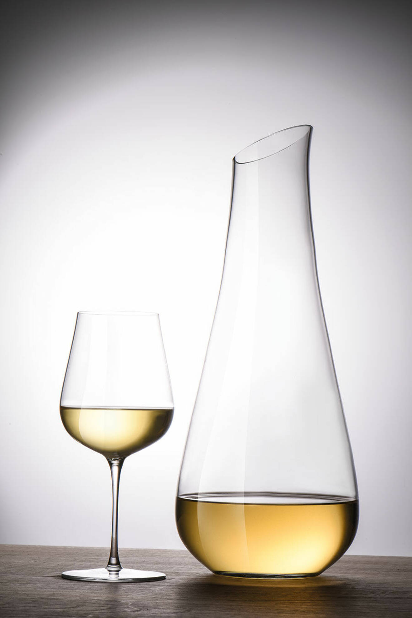 Chardonnayglas och vinkaraff från Bernadotte &amp; Kylbergs samarbete med Zwiesel.