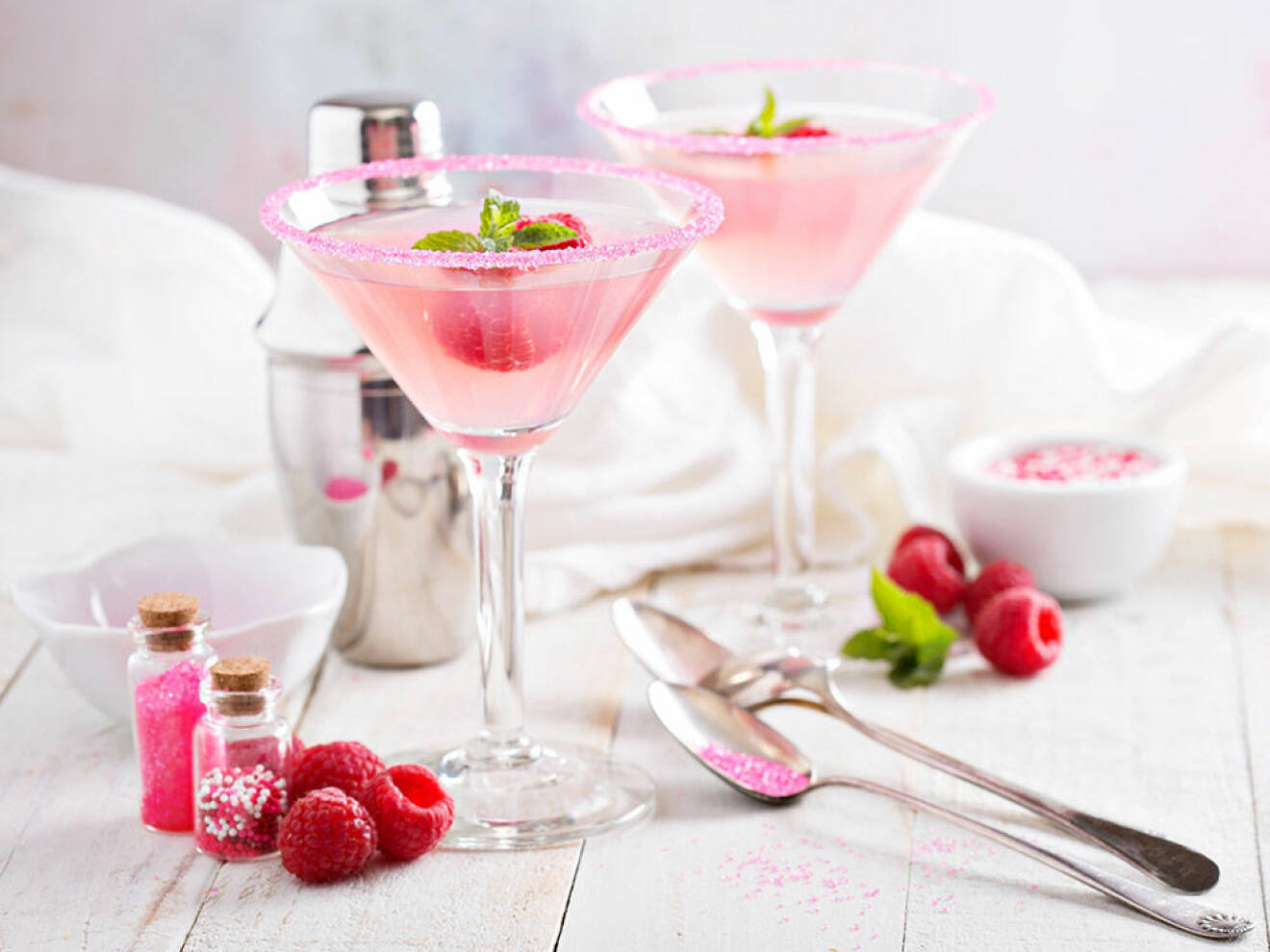 Raspberry Martini med rosa socker. Foto: Shutterstock
