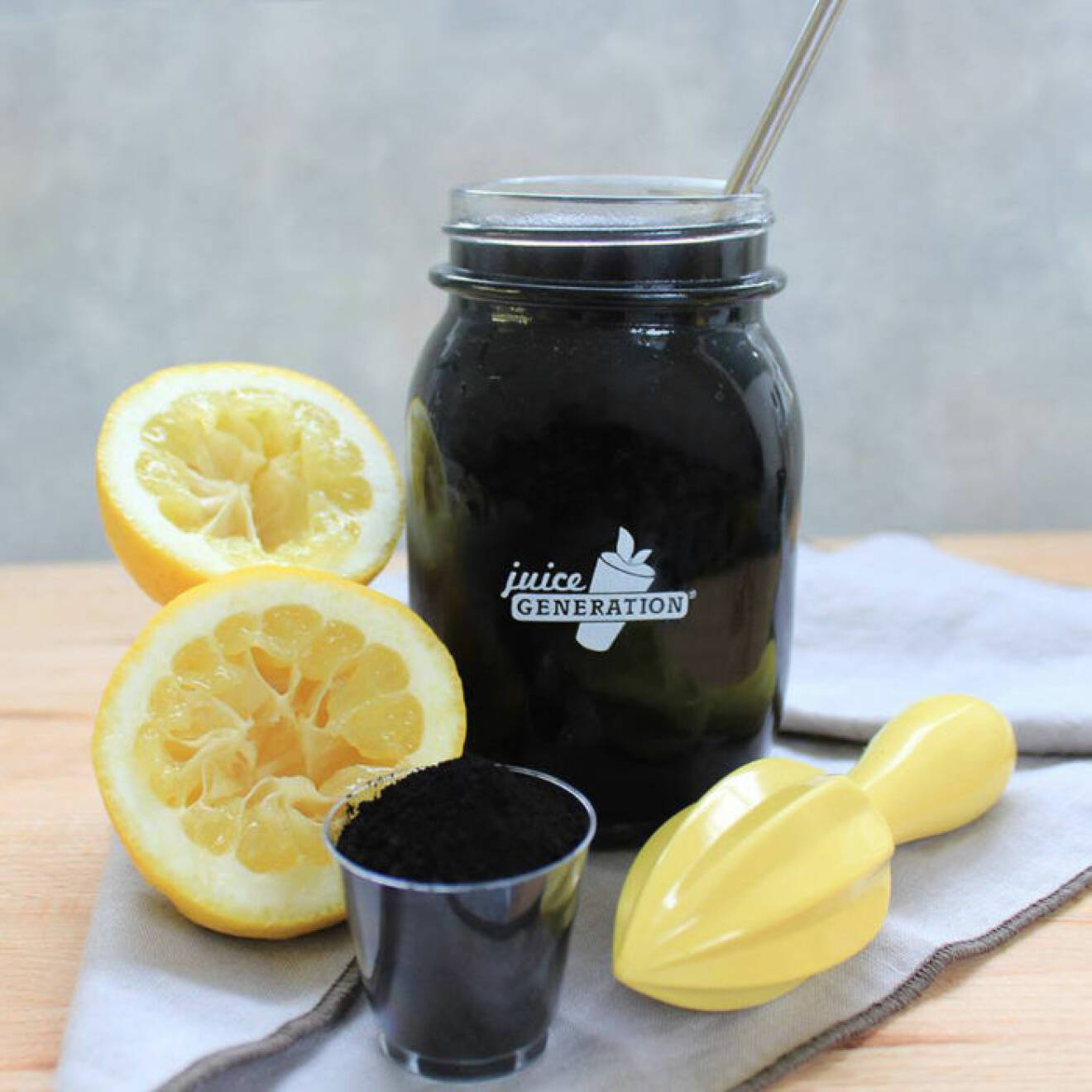 Black juice är den nya hälsodrycken. Foto: Juice Generation