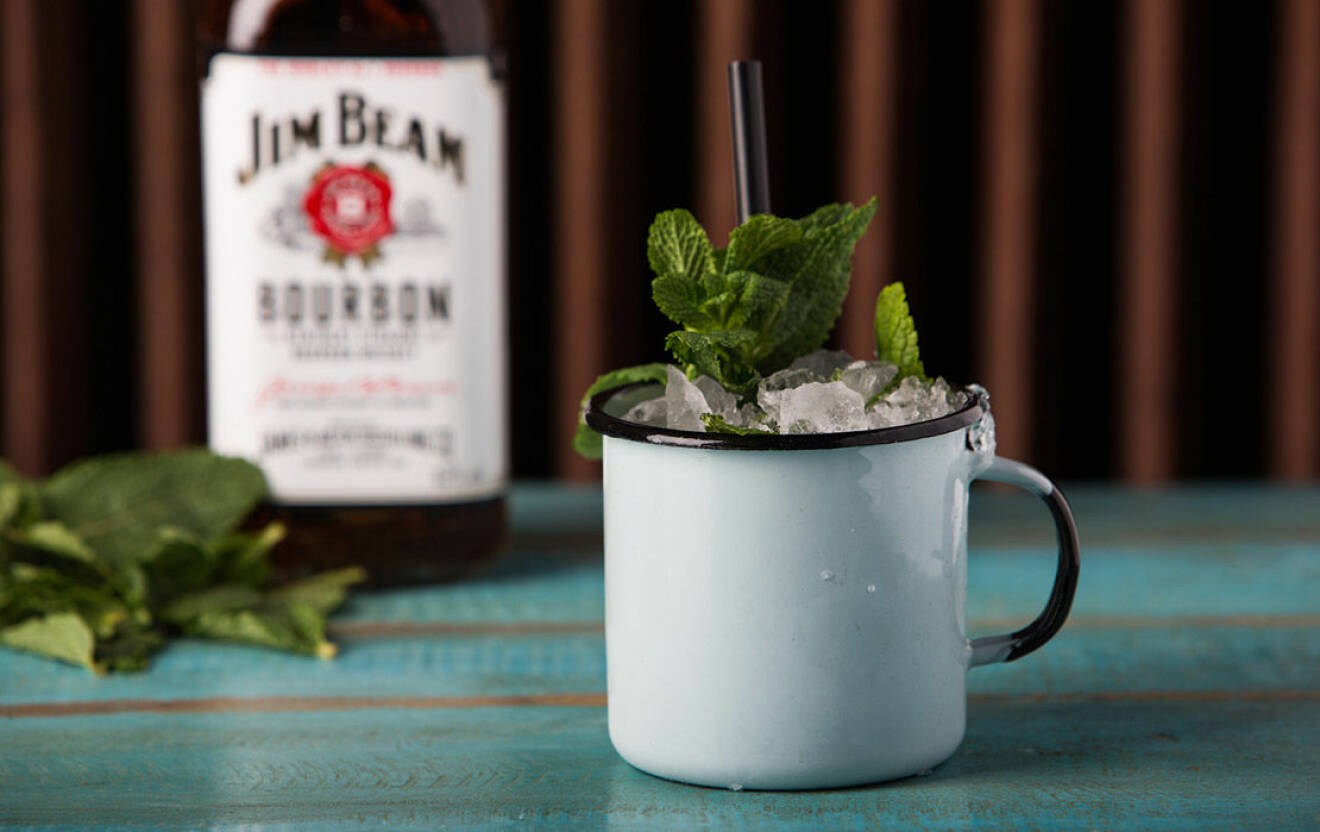 Mint Julep med Jim Beam Kentucky Straight Bourbon Whiskey.