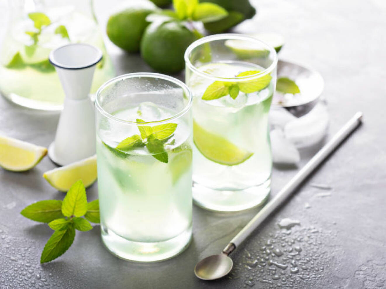 Läskande drink med ingefära och lime. Foto: Shutterstock