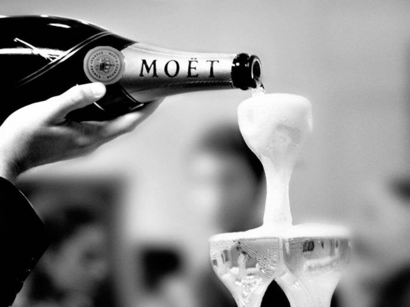 Ett champagnetorn sätter guldkant på festen! Foto: Moët & Chandon