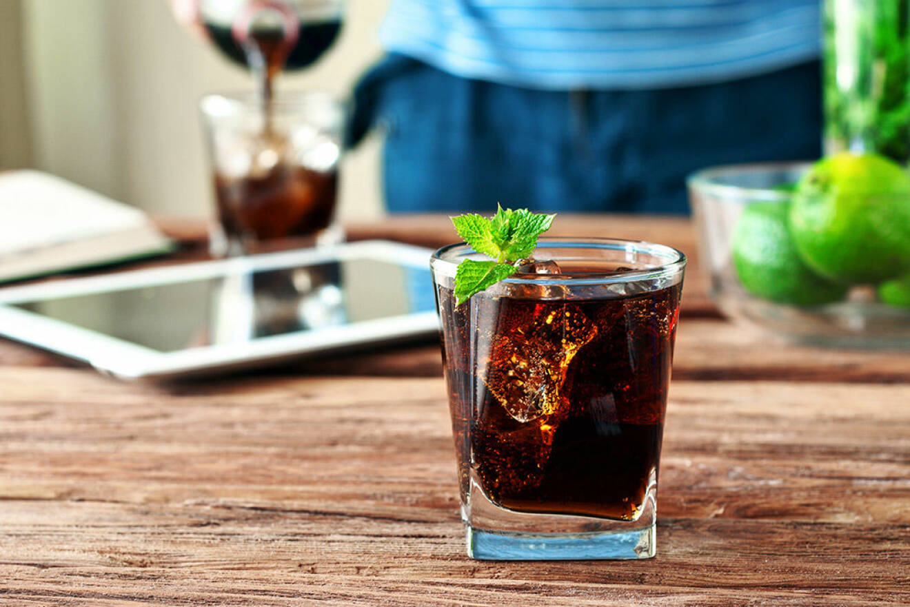 Blanda inte alkohol med lightläsk. Foto: Shutterstock