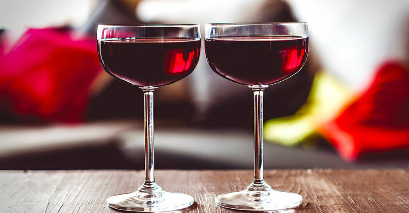 Rött vin innehåller resveratrol.