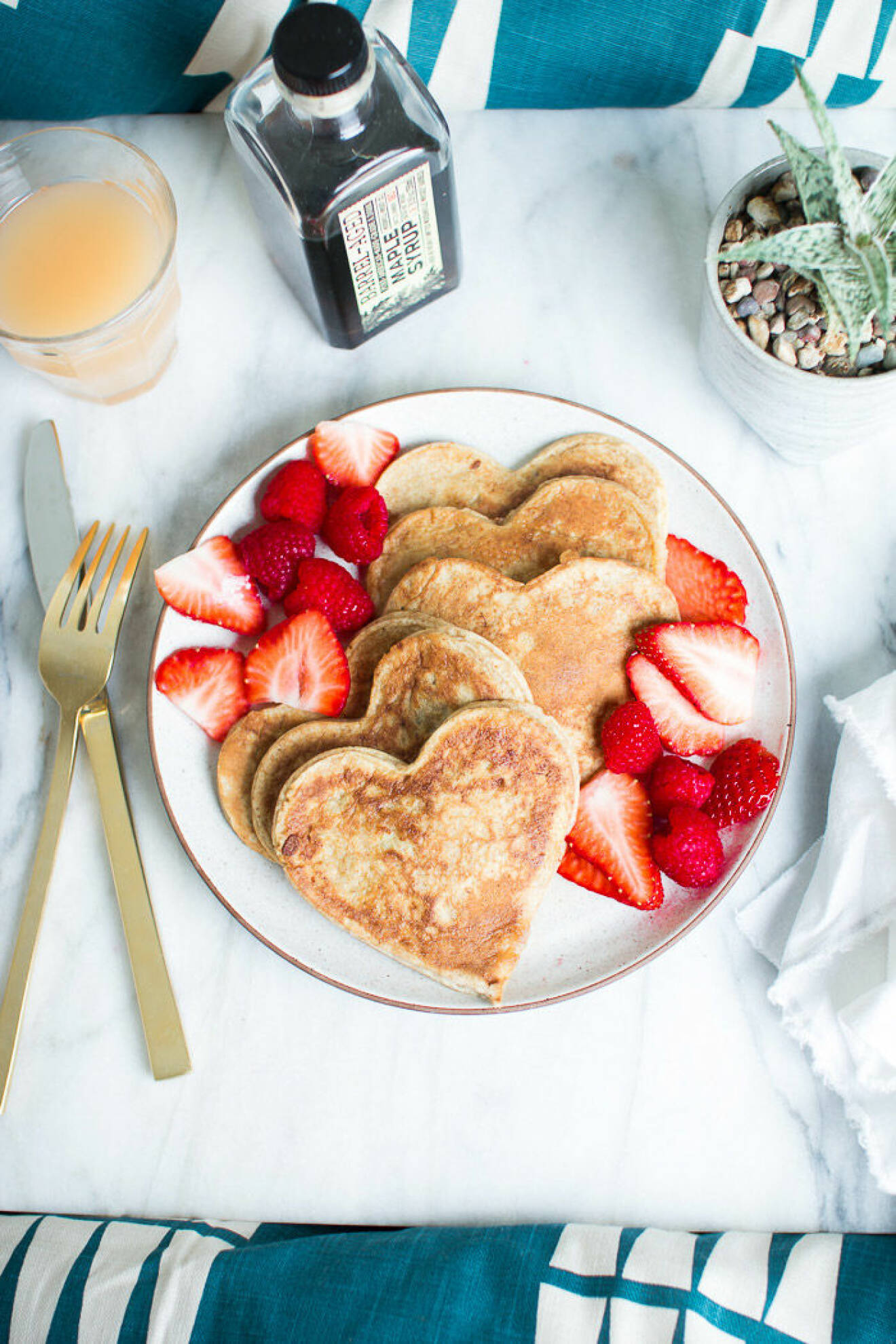 Hjärtformade plättar till frukost. Via: Flourishing foodie
