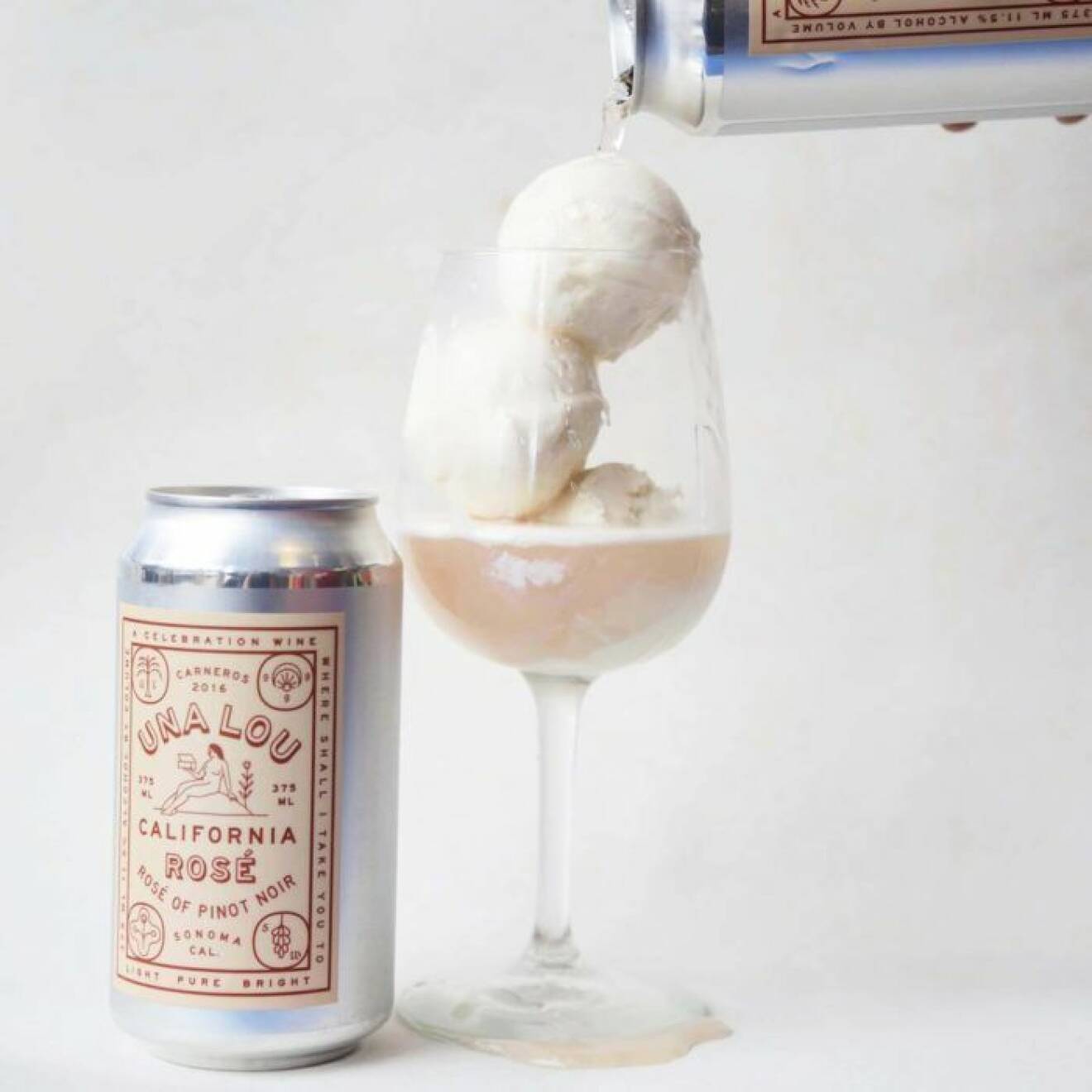 Glass med rosévin. Foto: Smitten Ice Cream/Instagram