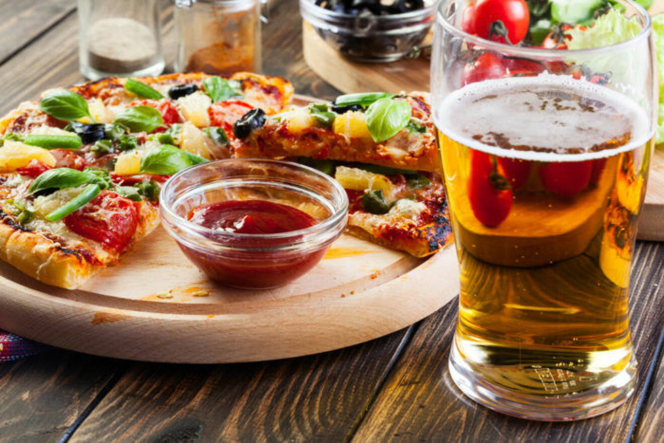 Pizza och öl är en klassisk kombination. Foto: Shutterstock