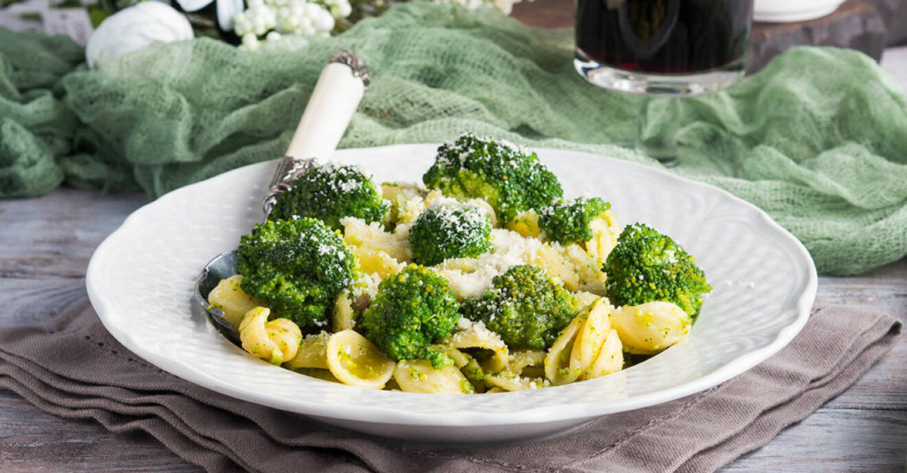 Pasta med broccoli och parmesan.