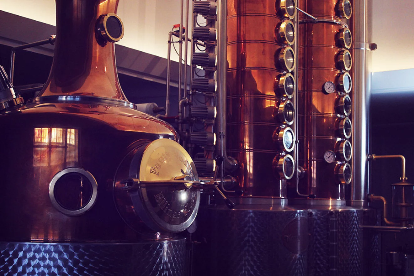 Purity Vodkas specialdesignade destilleringspanna i koppar och guld.