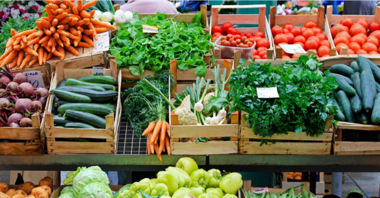 Att köpa grönsaker i lösvikt är ett bra sätt att undvika att du köper för mycket. 