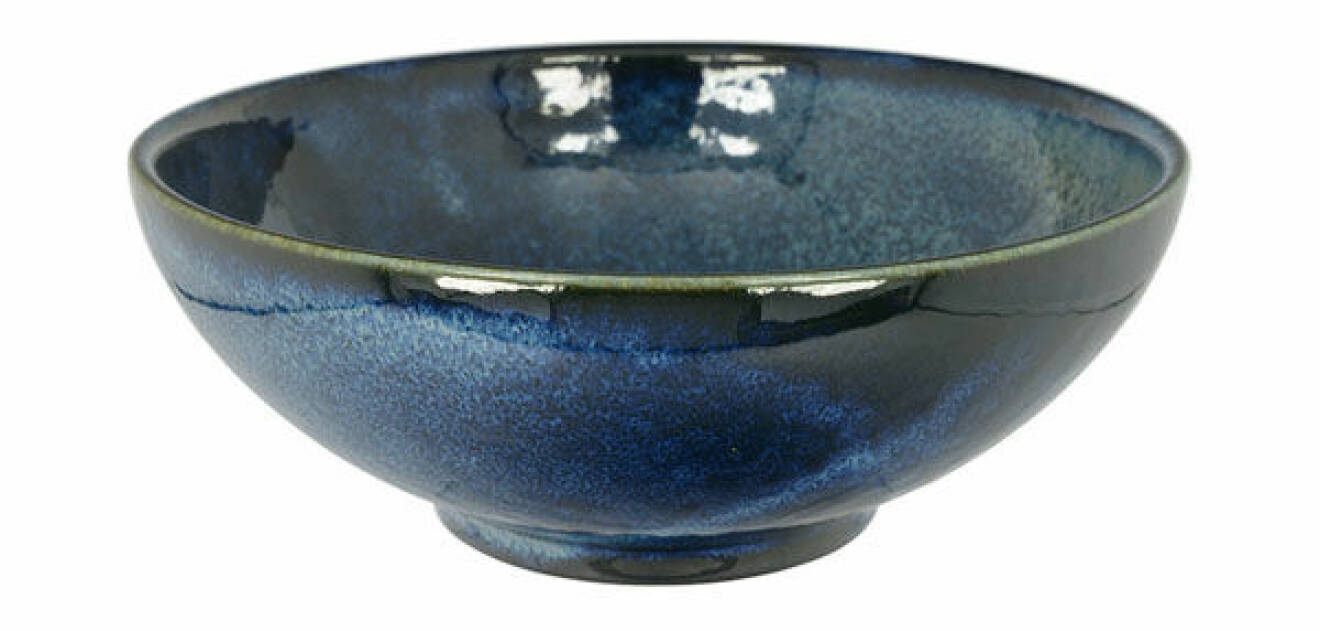 Större skål i högblank blå färg från Tokyo Design.