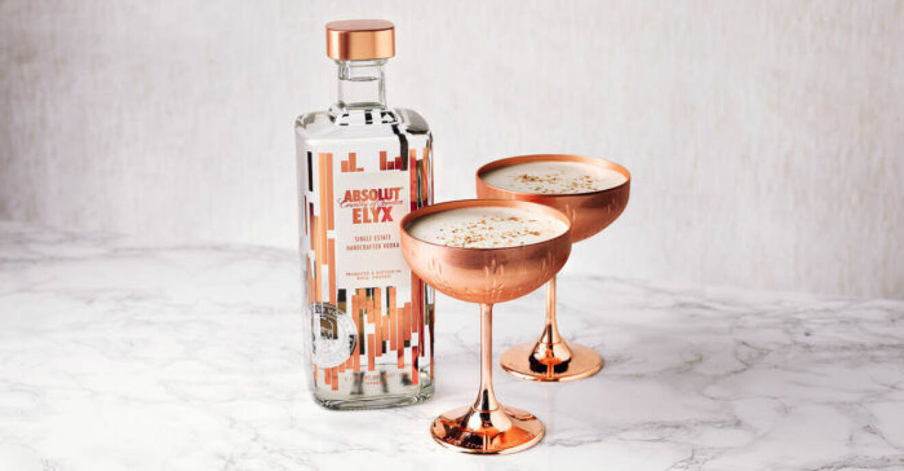 Cocktails med Absolut Elyx i koppar-glas.