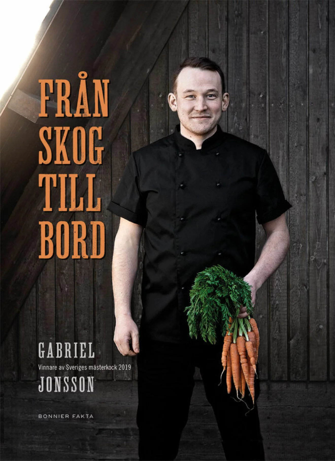 "Från skog till bord" (Bonnier Fakta) av Gabriel Jonsson, vinnare av Sveriges Mästerkock 2019.