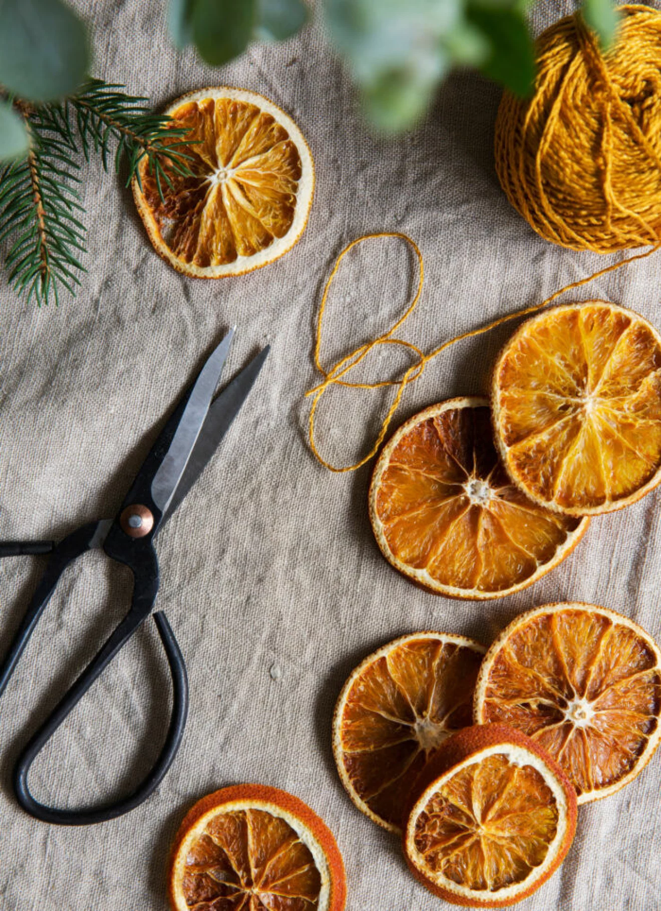 Så gör du torkade apelsinskivor – julens bästa pynt
