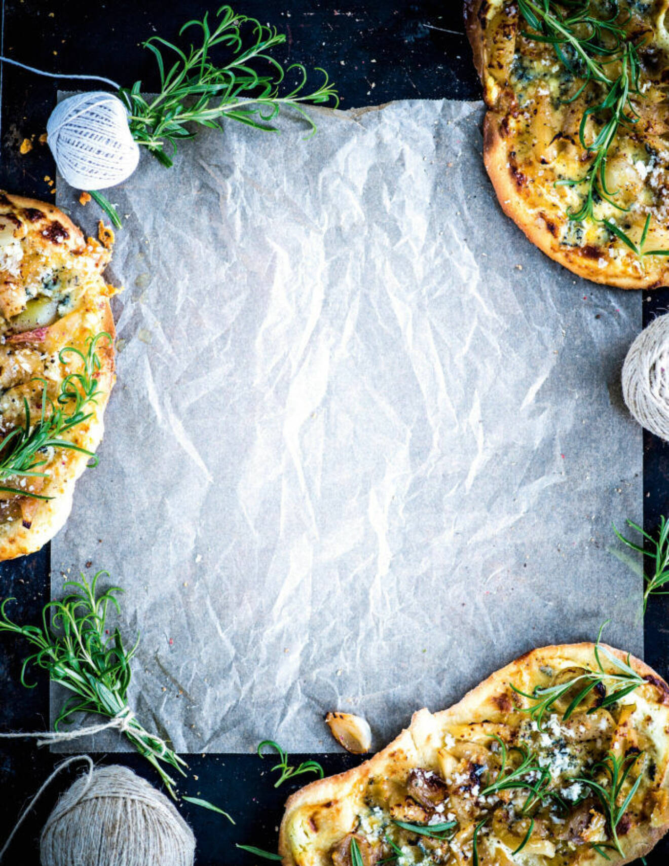 Recept på pizza med gorgonzola, äpple och schalottenlök