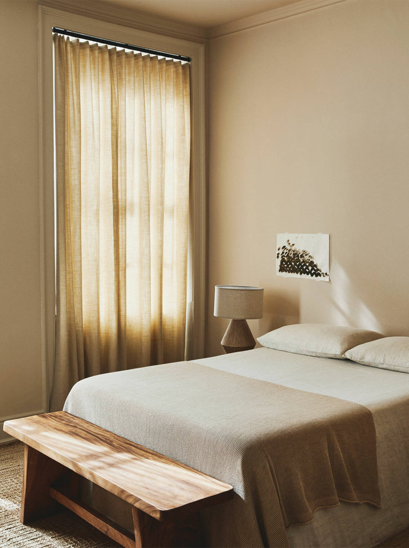Sovrum i beige och naturmaterial hos Zara Home 2020