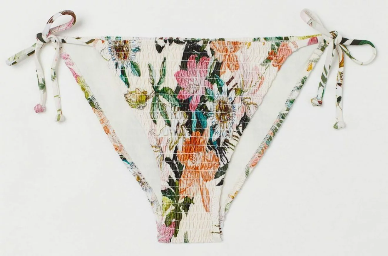 Blommiga bikinitrosor med knytdetalj från H&M.