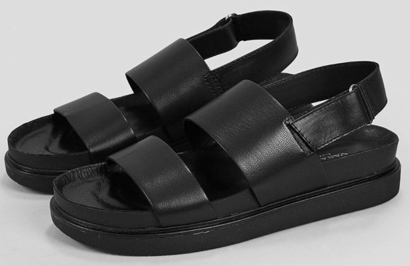 Svarta sandaler med breda remmar och hög sula från Vagabond.