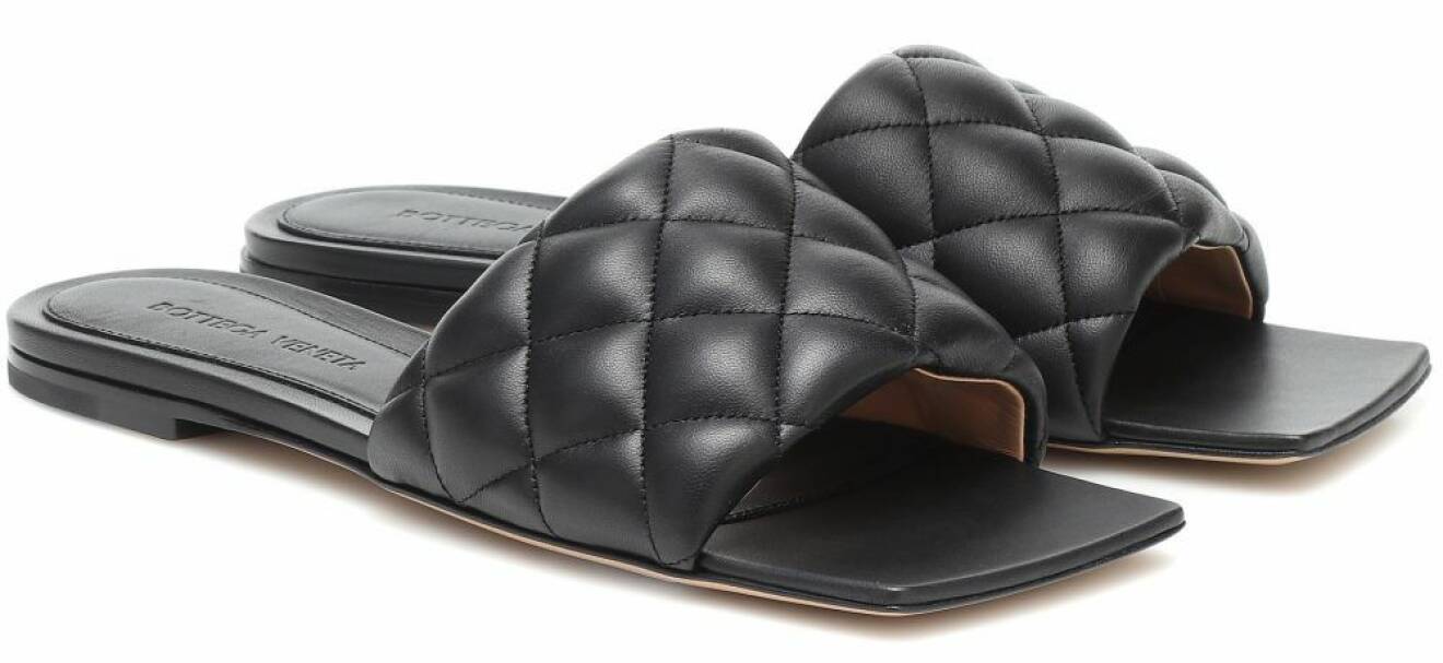 Svarta sandaler från Bottega Veneta.