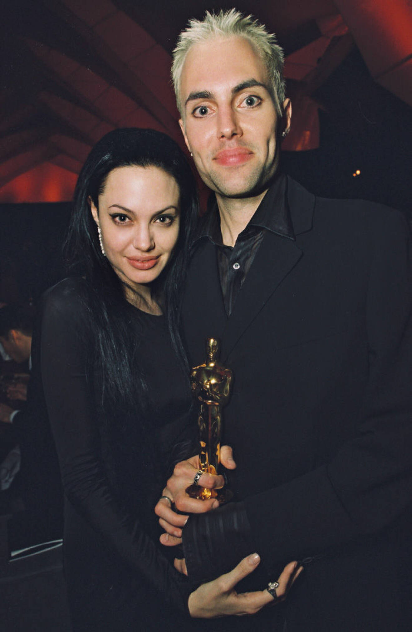 En bild på Angelina Jolie och James Haven på Oscarsgalan, 2000. 