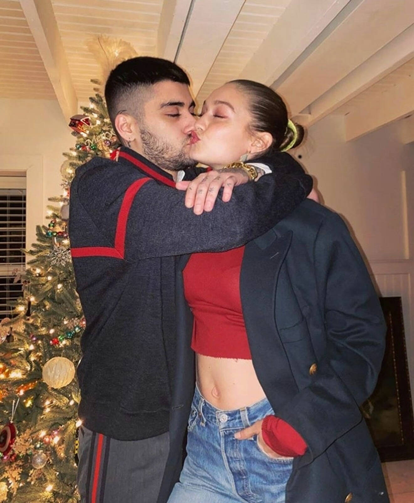 Zayn Malik och Gigi Hadid pussas