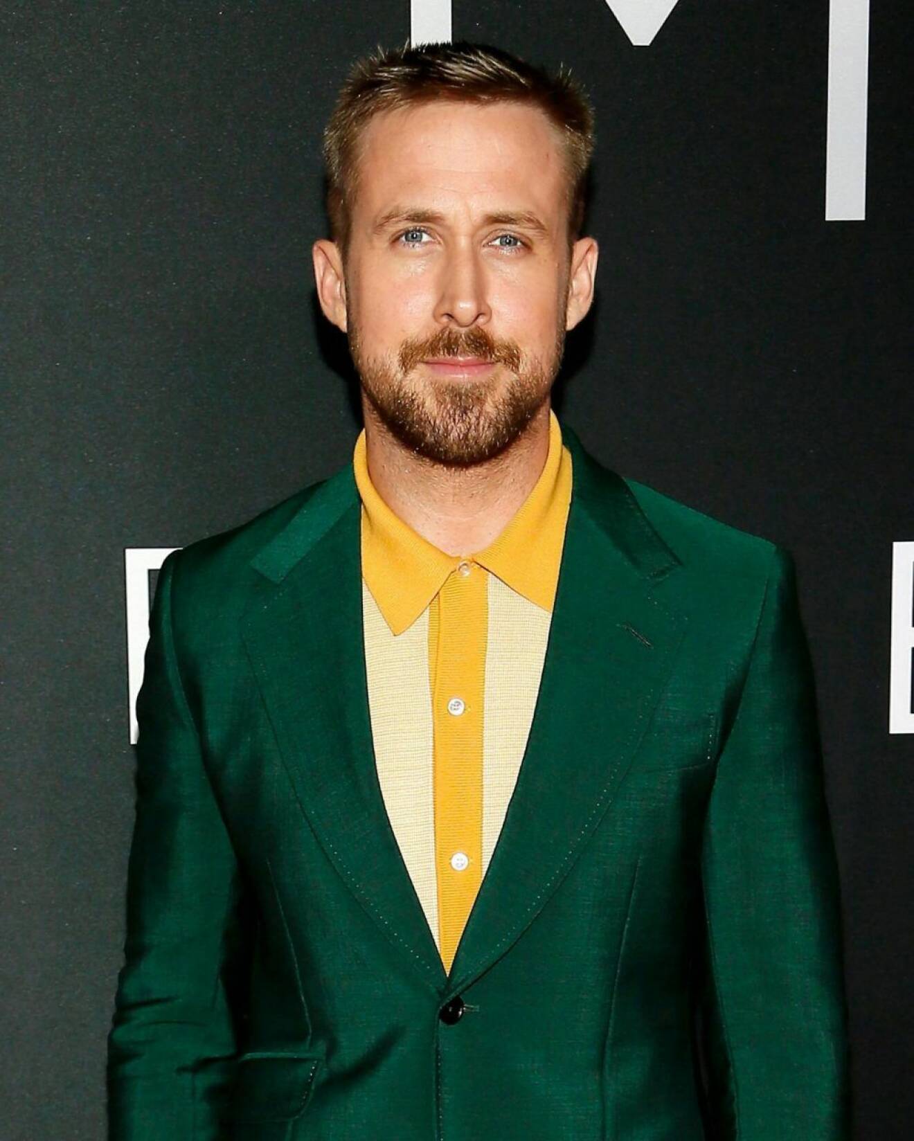 Ryan Gosling i grön kostym