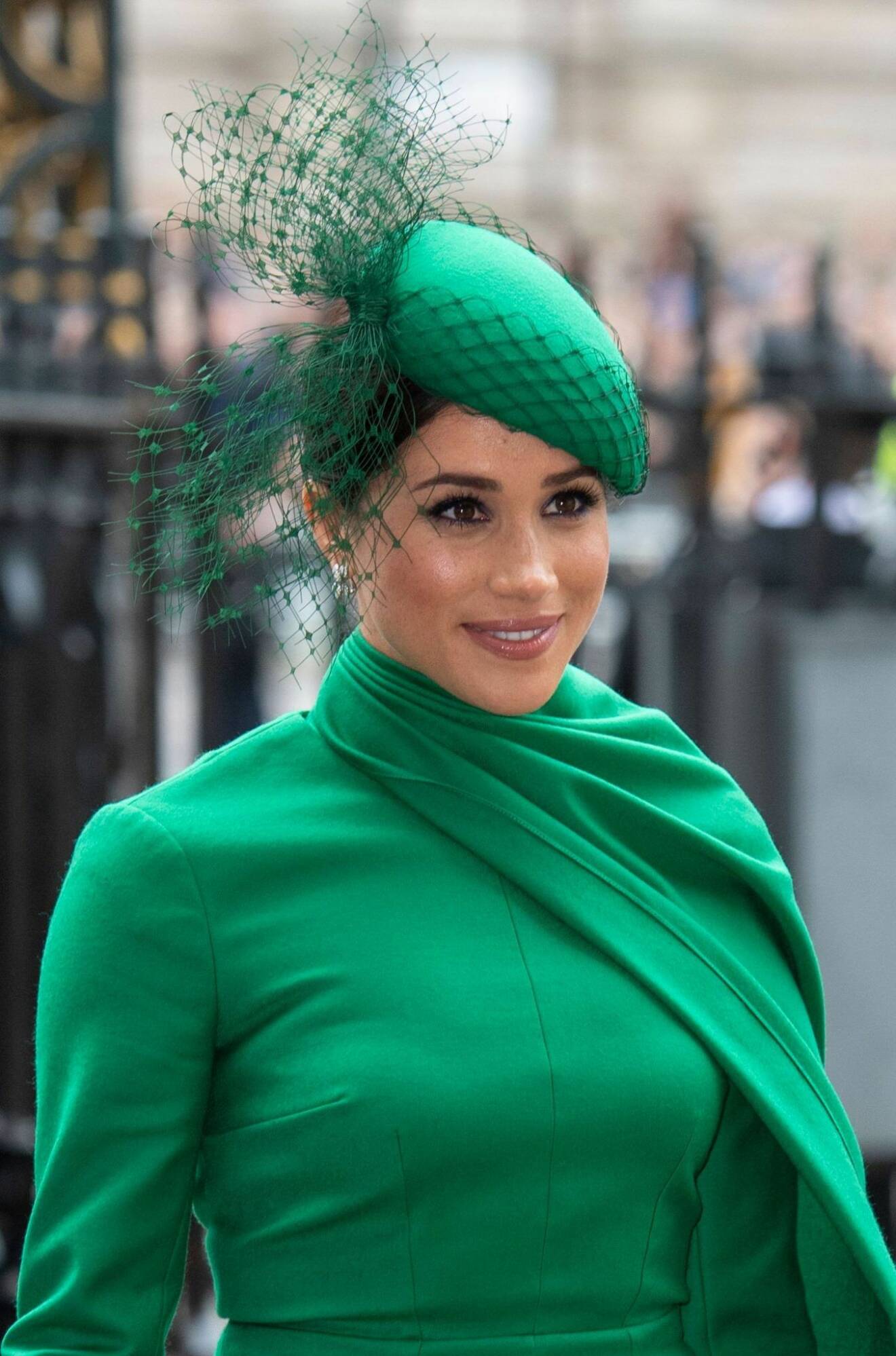 Meghan Markle i grön kappa och grön hatt