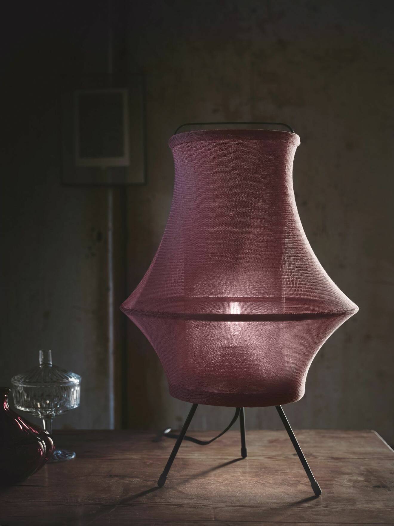 Lila lampa från Ikea hösten 2020