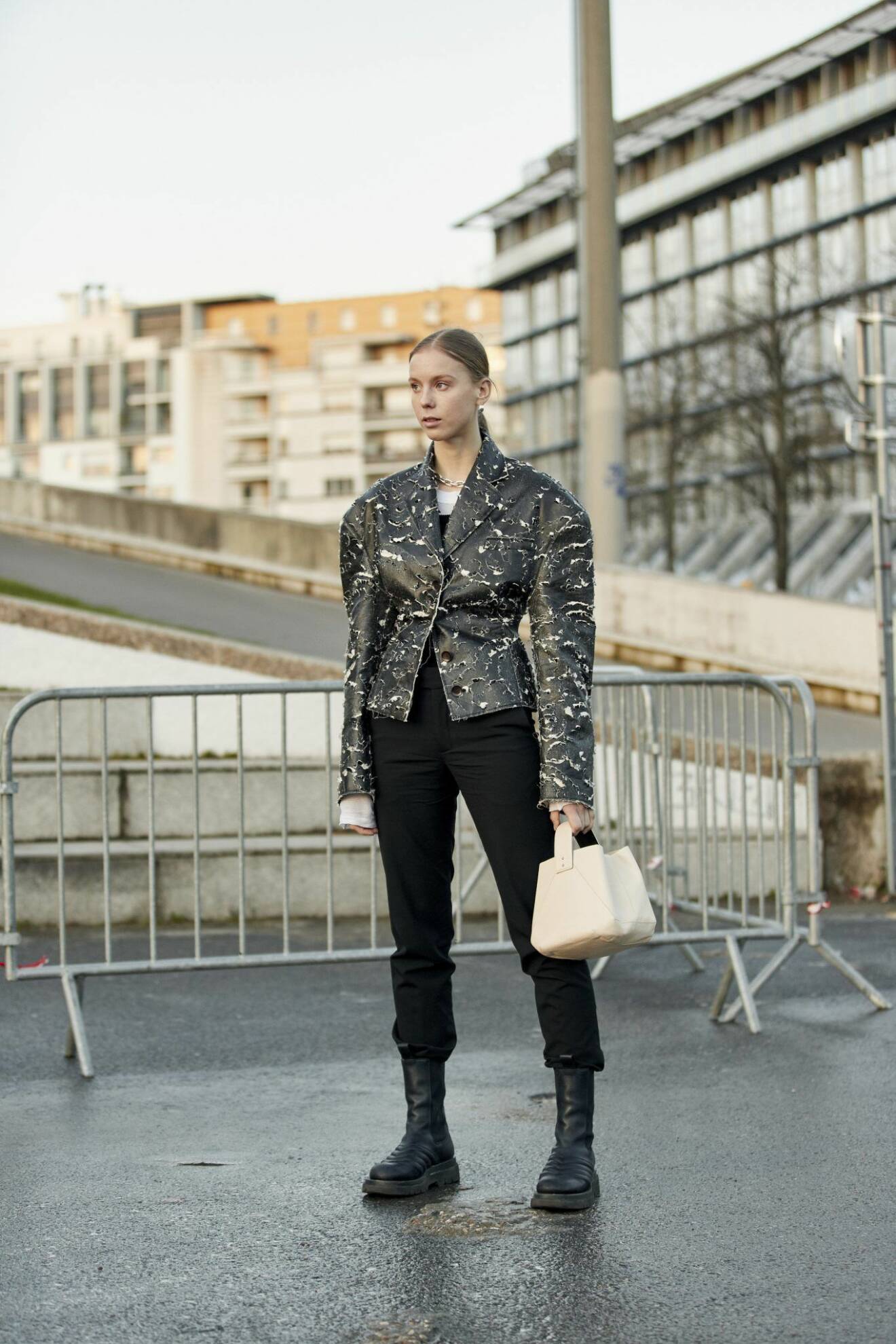 Hilda Sandström levererar streetstyleinspiration från modeveckan i Paris.
