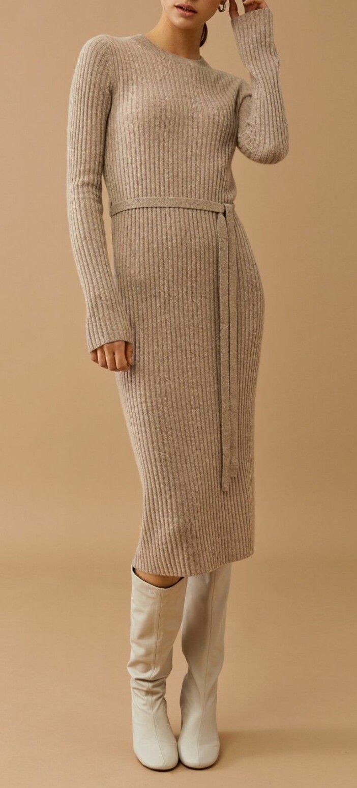 kashmirklänning i beige från soft goat