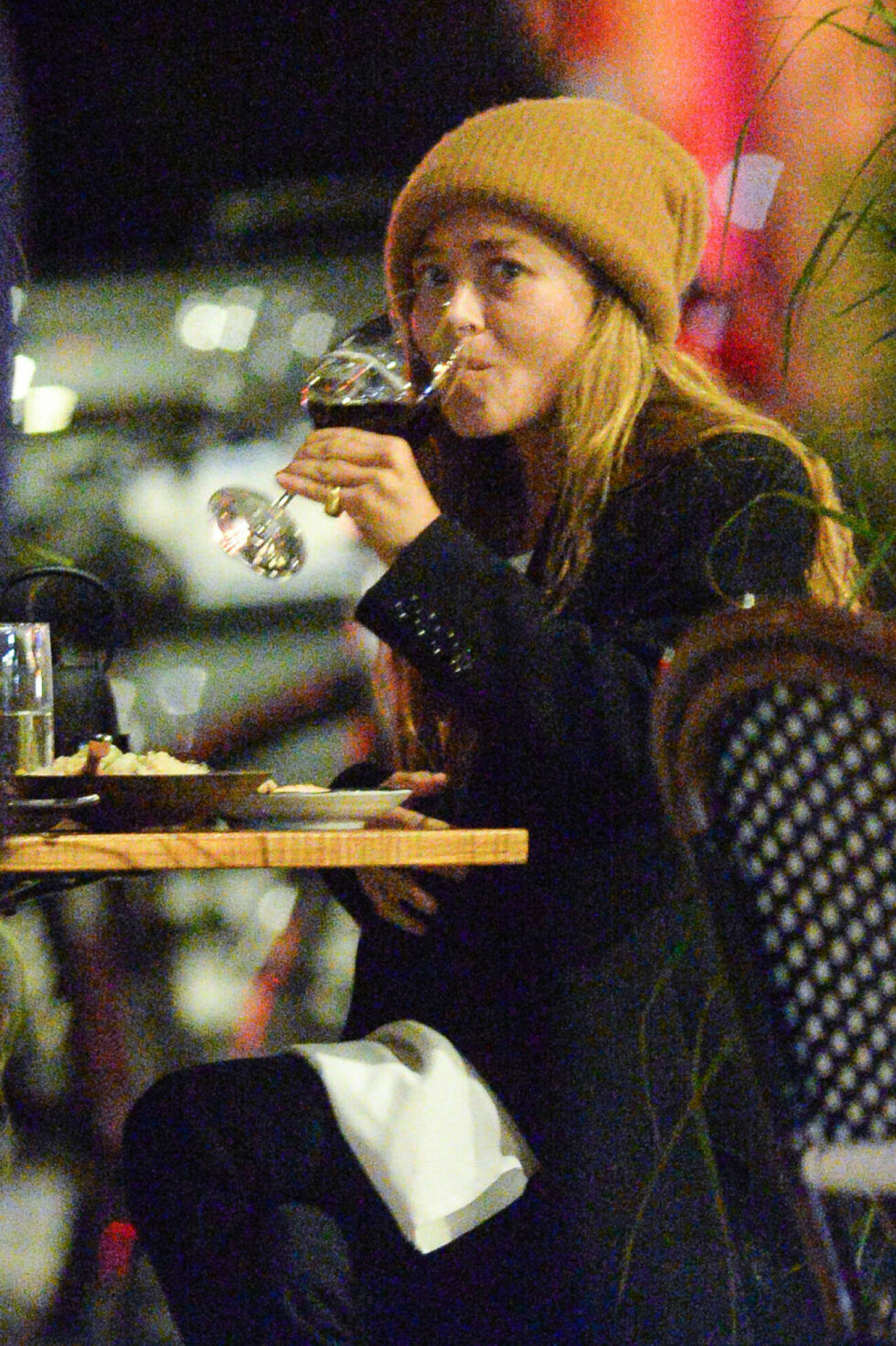 Enligt uppgifter tog MAry-Kate Olsen av sig ringen direkt efter separationen. 