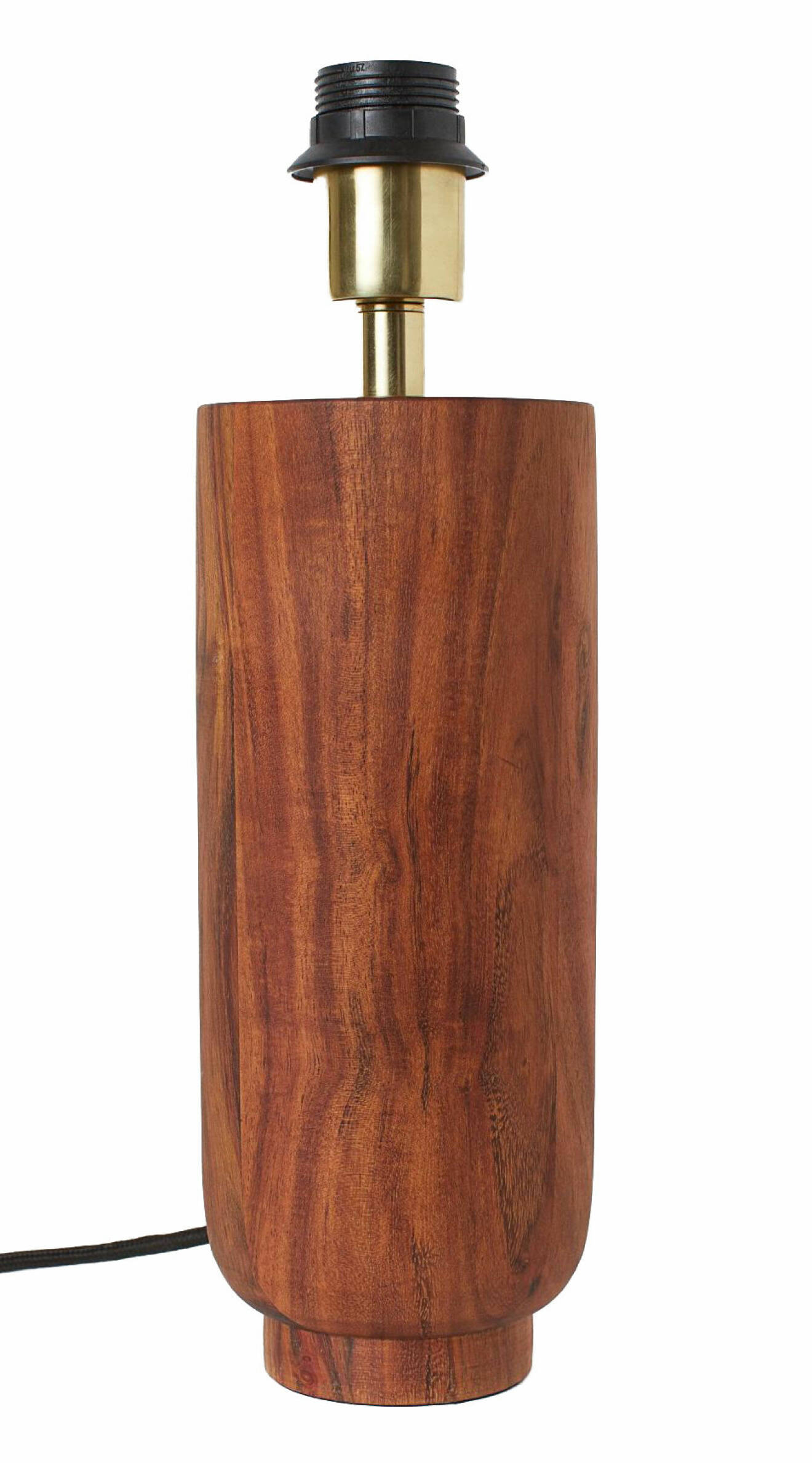 En rejäl lampfot sätter tonen, som denna i trä från H&amp;M Home.