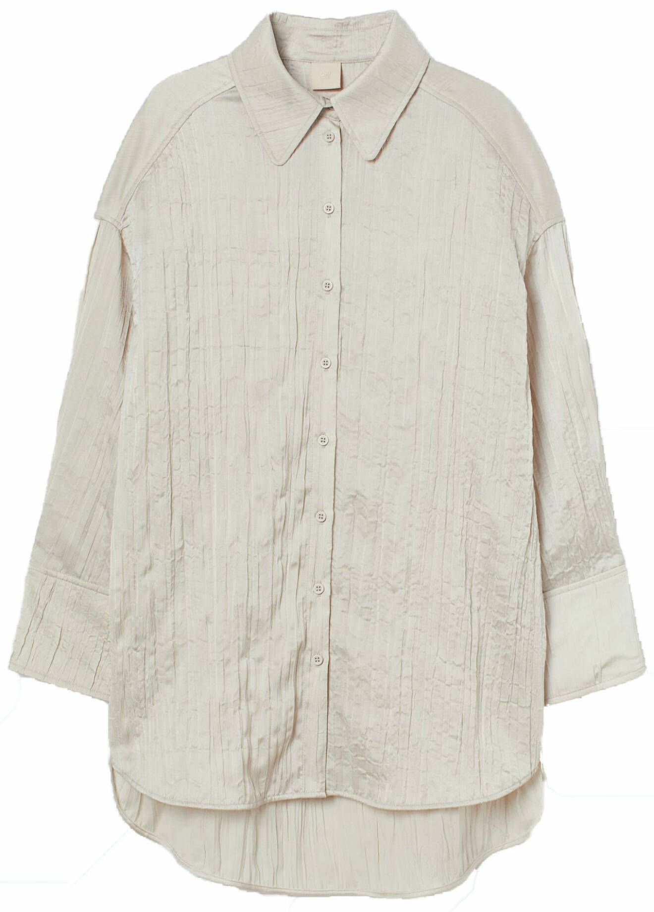 Oversized skjorta i krinklad satin från H&amp;M
