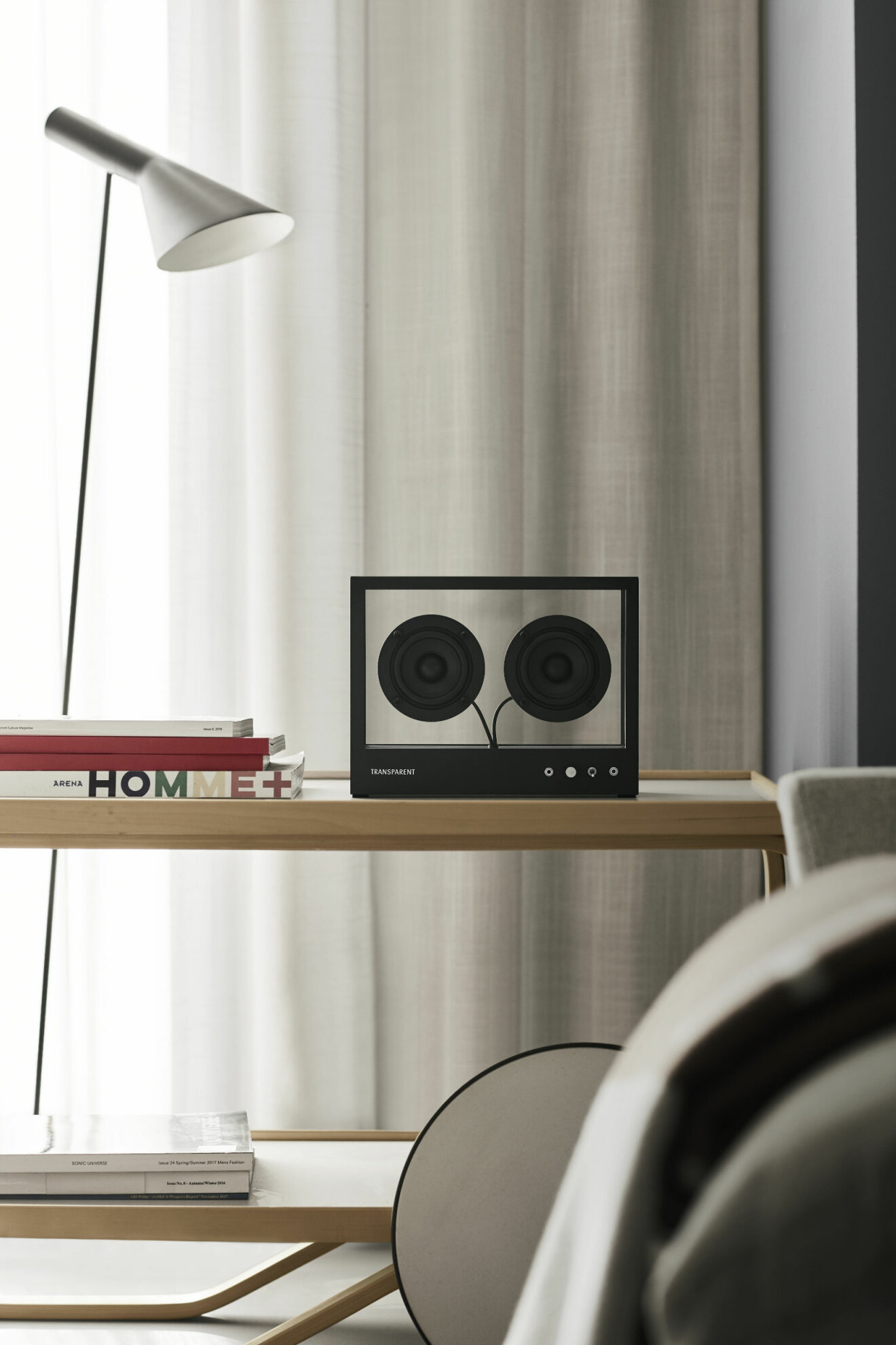 transparent högtalare i svart – minimalistisk och snygg högtalare