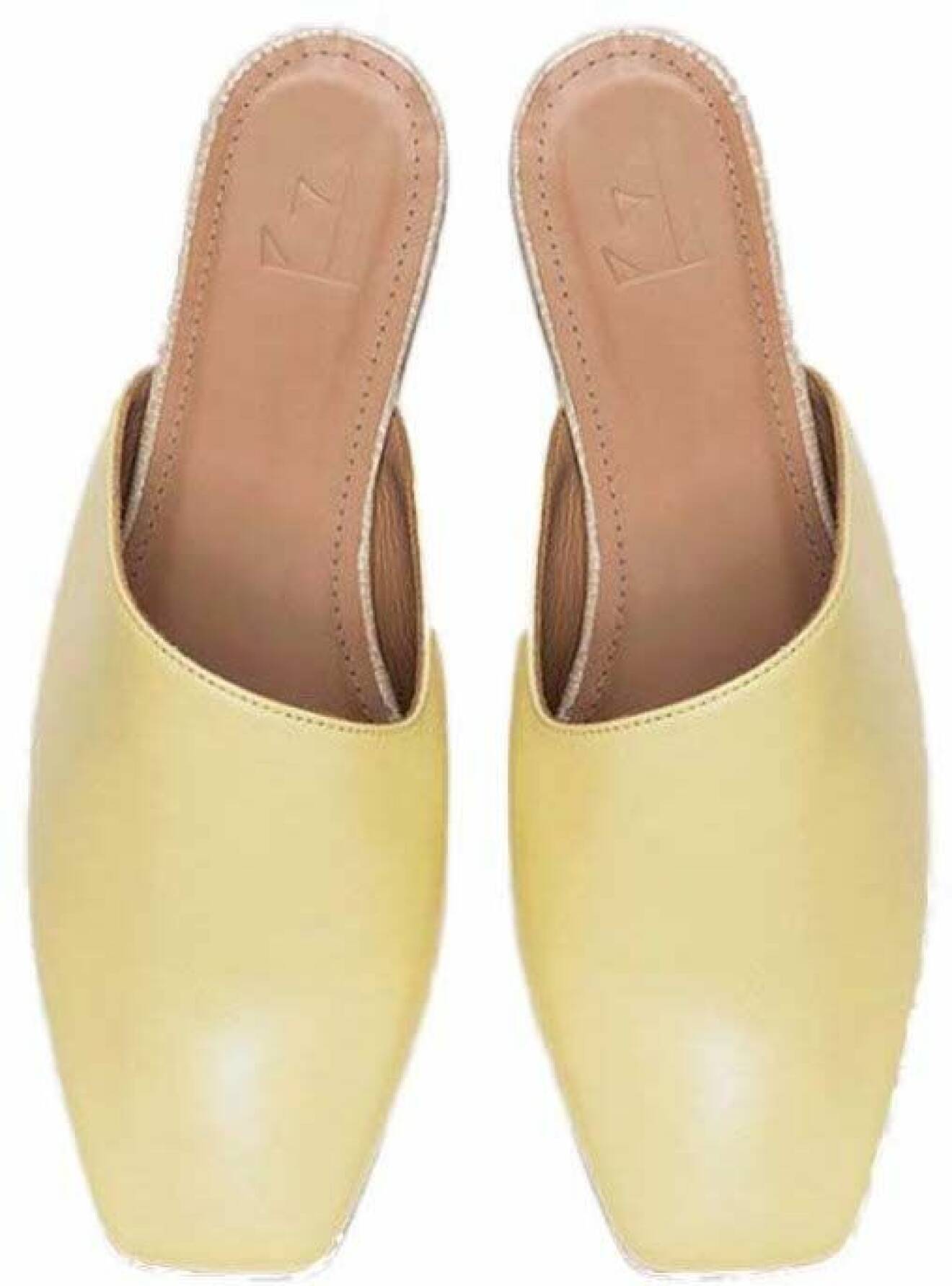 gula sandaler från Flattered.