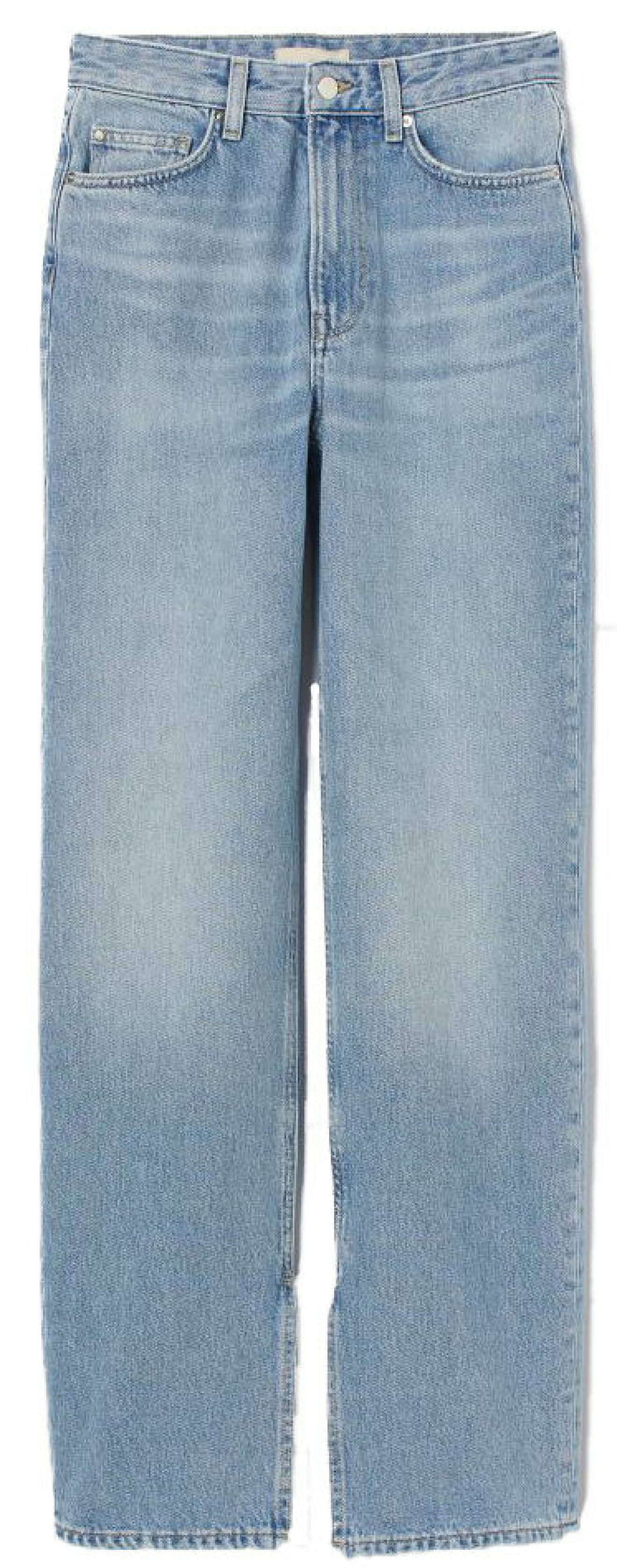 Jeans i rak modell från HM med dekorativ slits vid byxbenen .