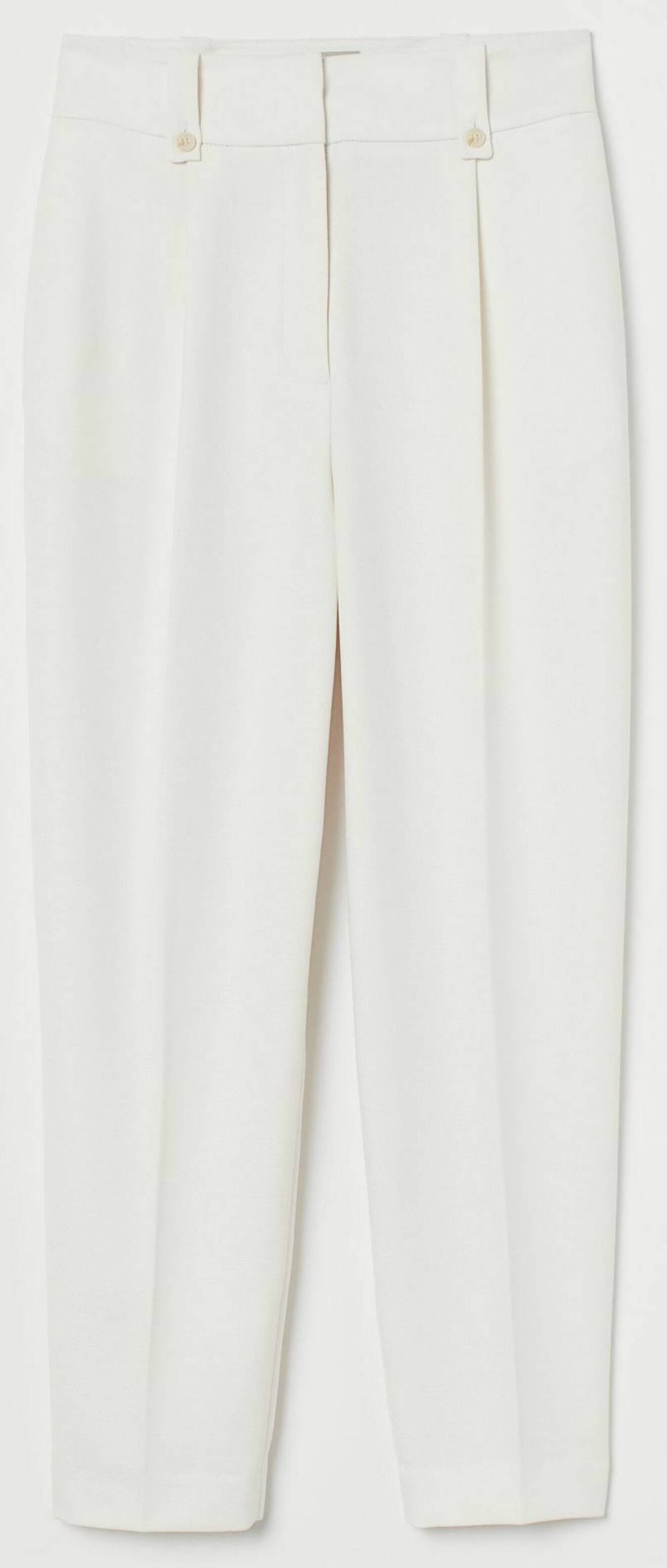 Vita kostymbyxor från H&amp;M.