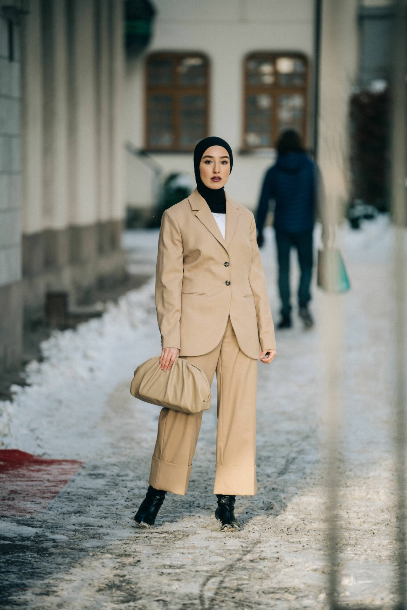 streetstyle stockholm fashion week 2021 beige look