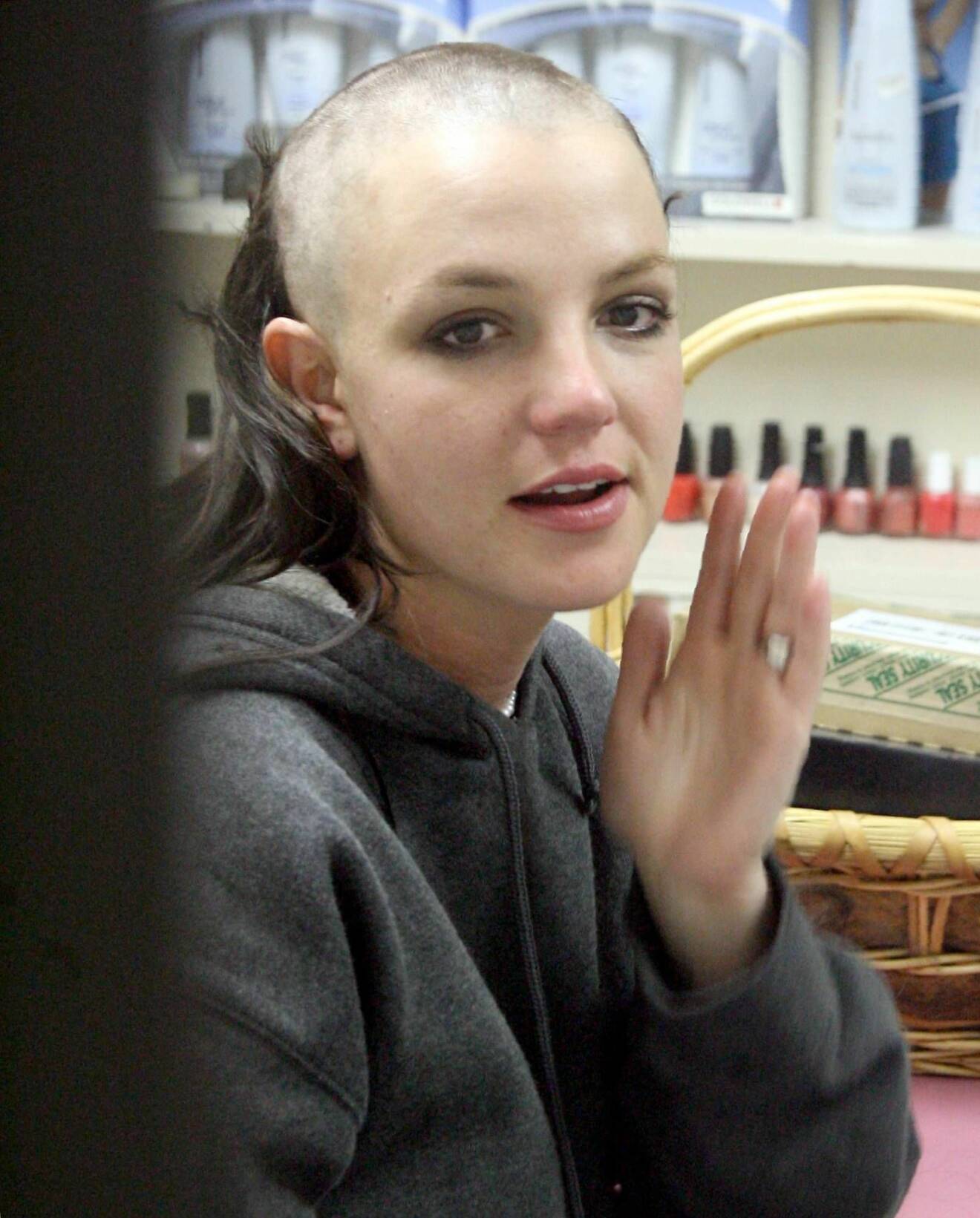Britney rakar huvudet