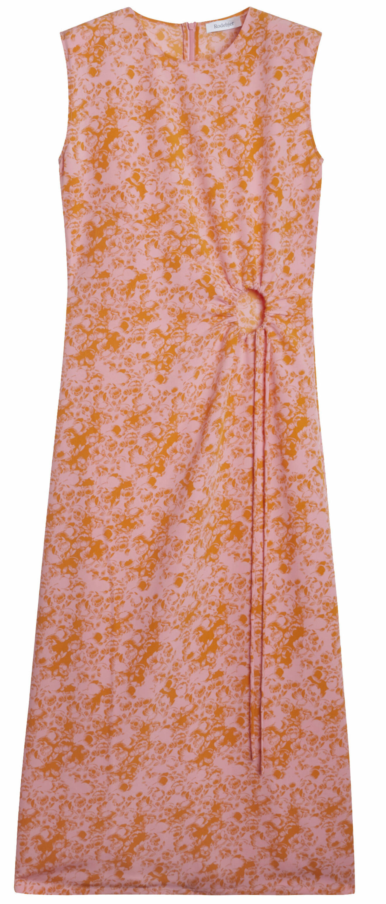 Blommig klänning från Rodebjer i orange och rosa, finns att köpa här.