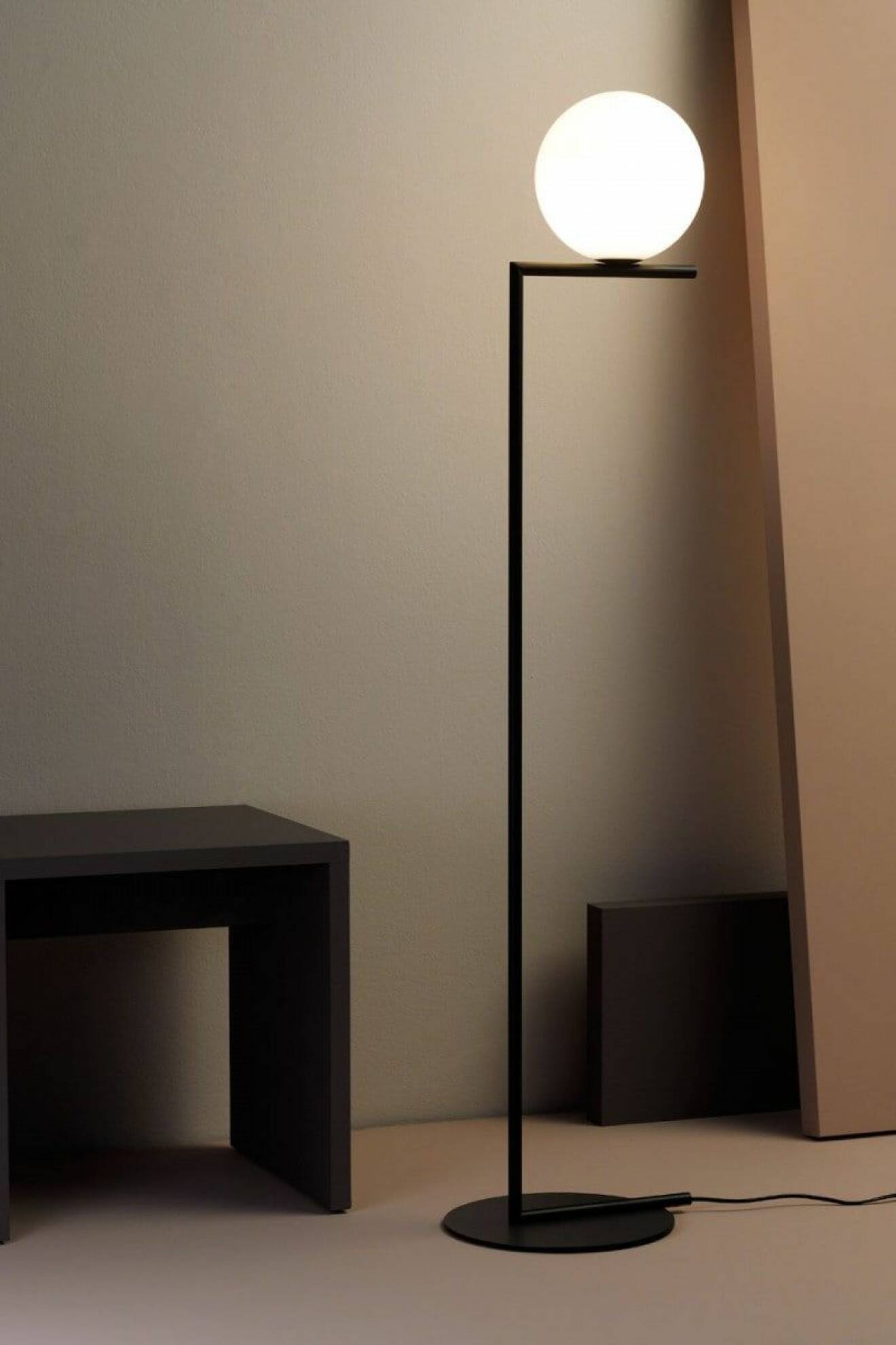Golvlampan IC Lights från Flos är en stilsäker designklassiker